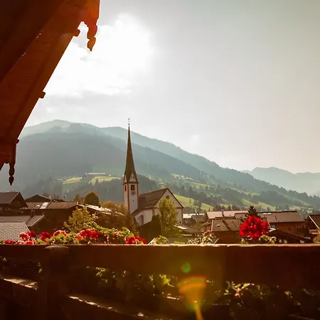 فندق زور بوست