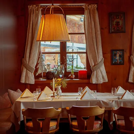 فندق زور بوست